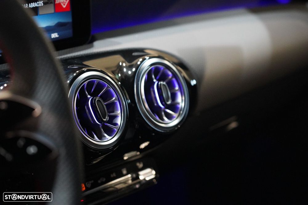 Mercedes-Benz A 250 ver-e-8g--dct-edition-amg-line - 16