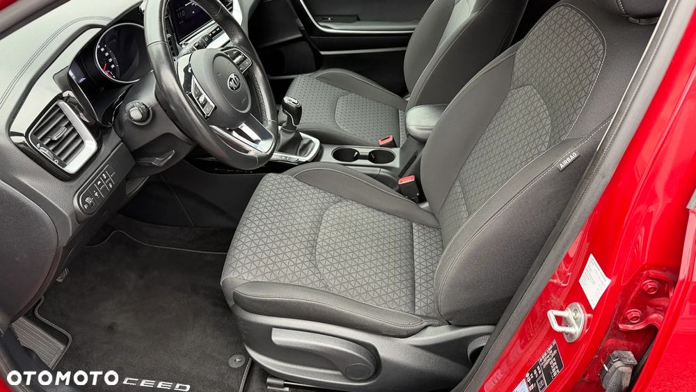 Kia Ceed - 27