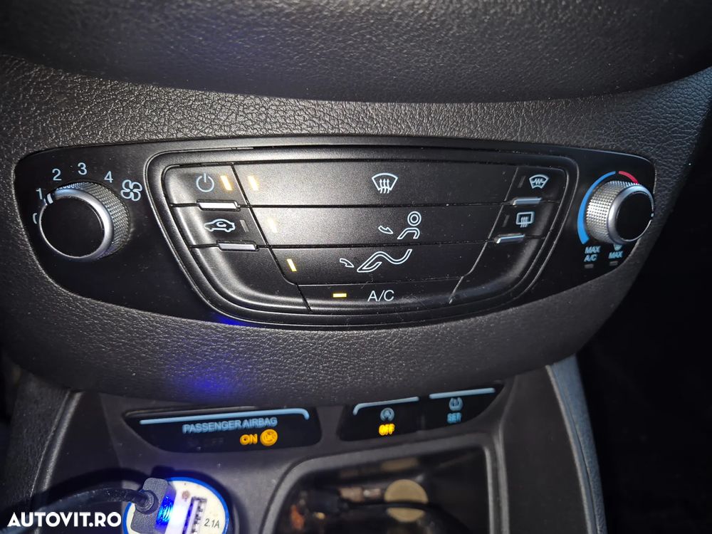 Ford Transit Courier - 21