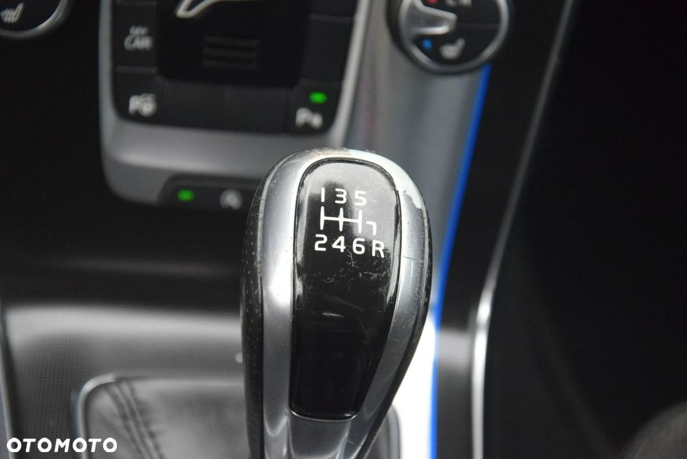 Volvo V40 D2 - 28