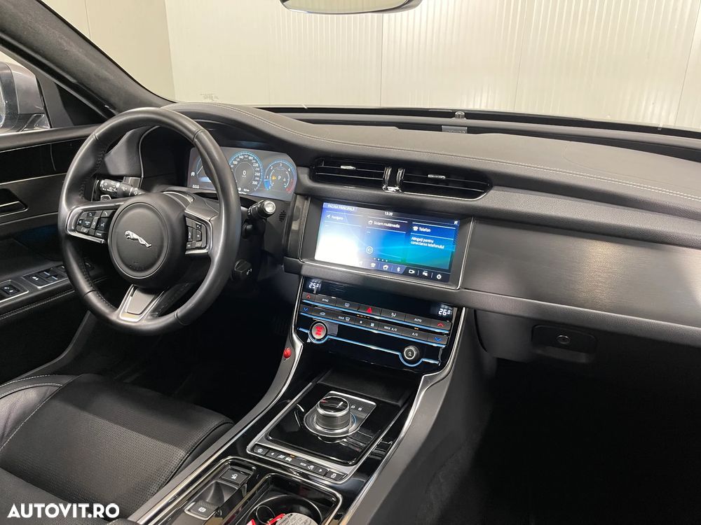 Jaguar XF 20d AWD Aut. Chequered Flag - 8