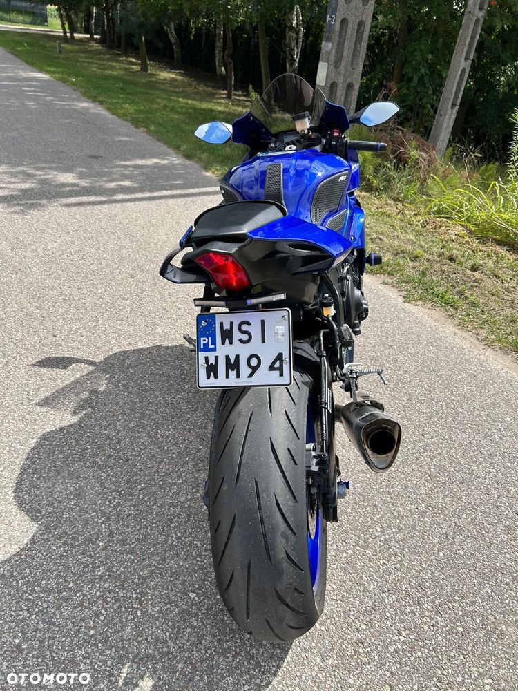 Yamaha R1 - 16