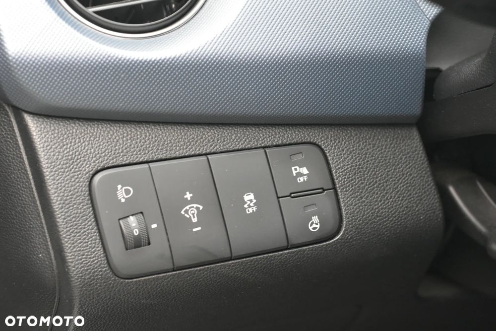 Hyundai i10 1.0 Fifa World Cup Edition - 15