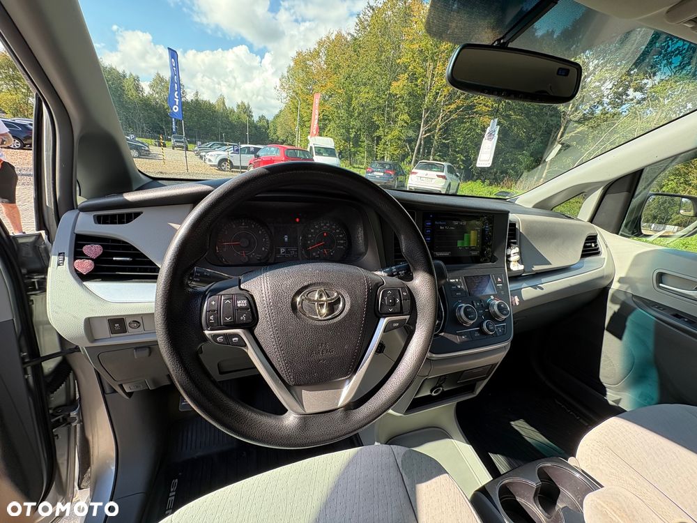 Toyota Sienna 3.5 V6 SE - 19