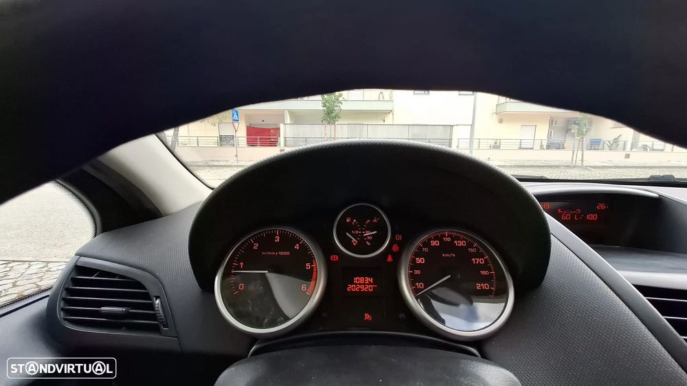 Peugeot 207 - 10