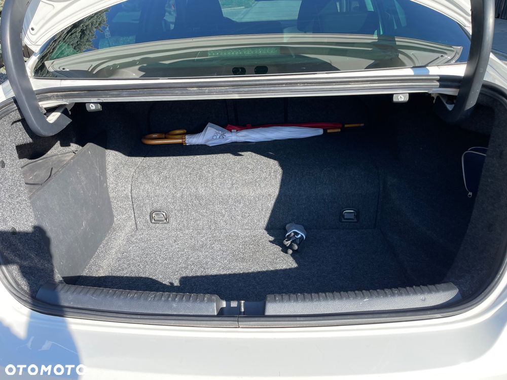 Volkswagen Jetta Hybrid - 14