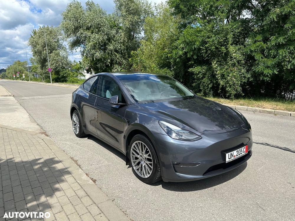 Tesla Model Y - 2