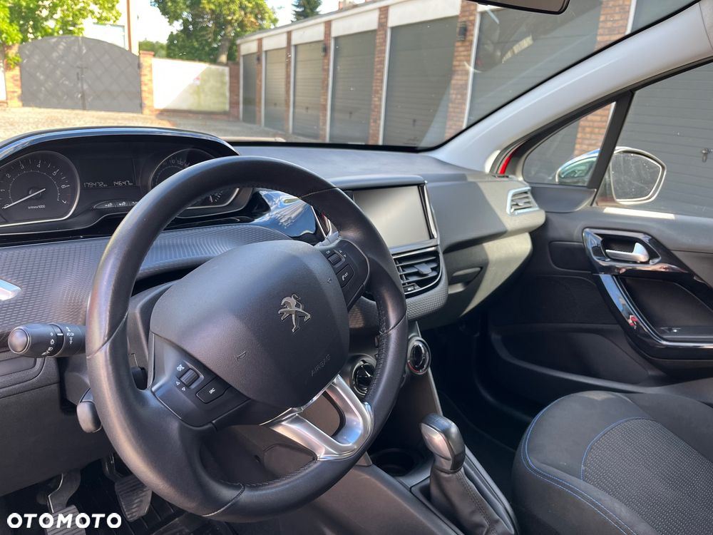 Peugeot 208 - 13