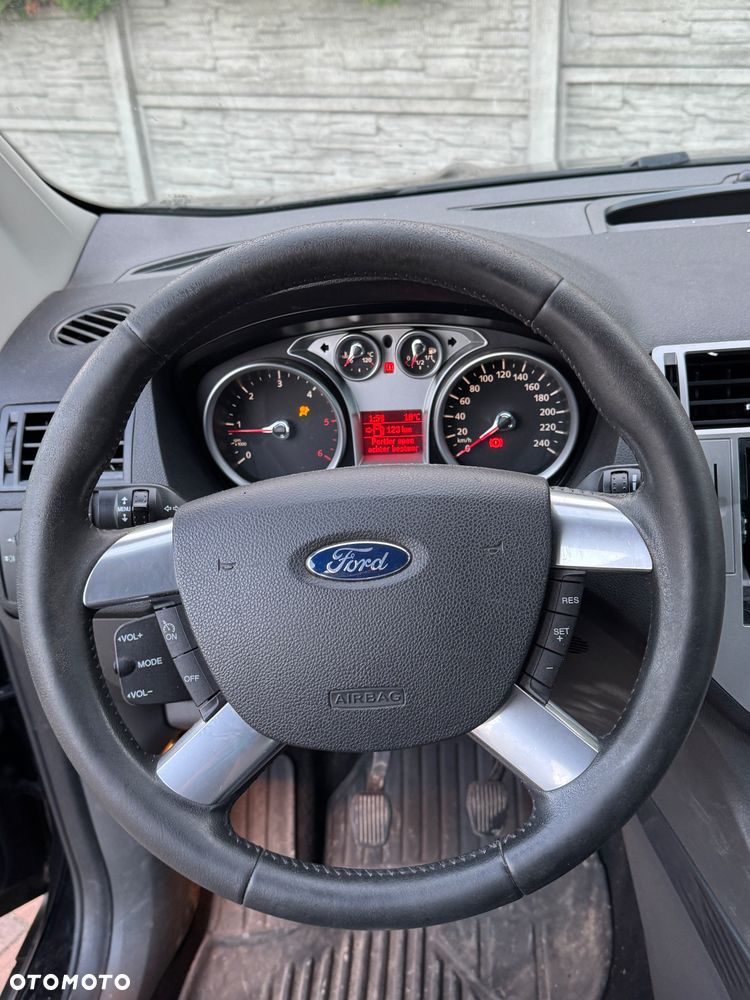 Ford Kuga - 25