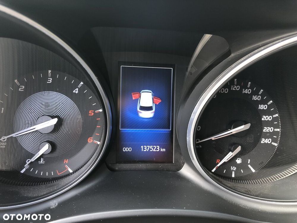 Toyota Avensis 2.0 D-4D Premium - 10