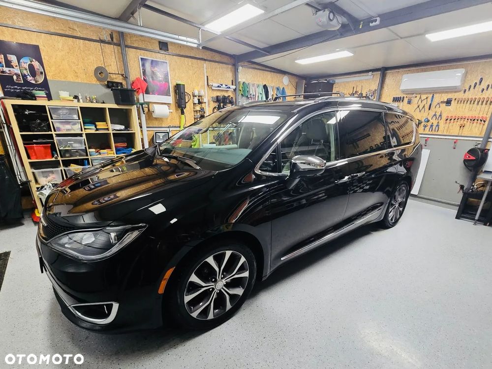 Chrysler Pacifica - 1