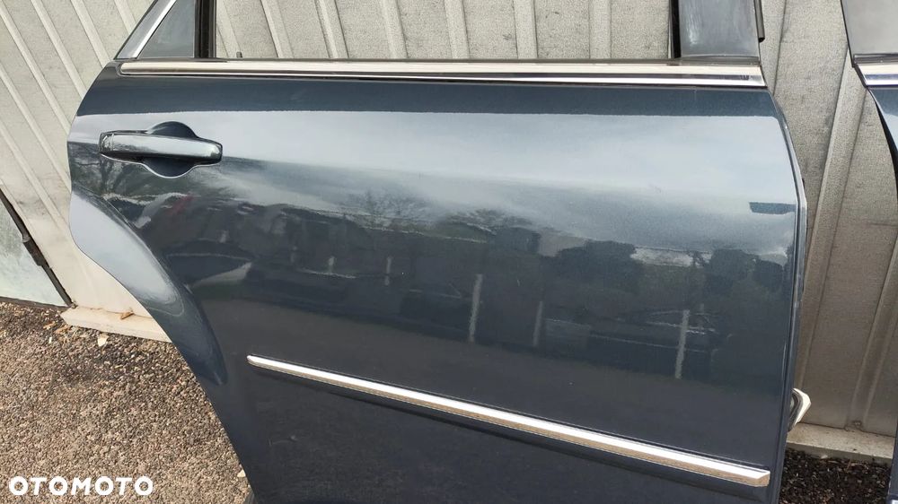 DRZWI PRAWY PRZÓD PRZEDNIE TYŁ TYLNE KOMPLETNE LISTWA KLAMKA KOLOR PBM KOMPLET CHRYSLER 300C LIFT EUROPA SEDAN KOMBI - 12