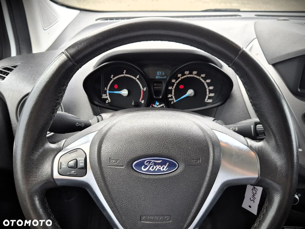 Ford Transit Courier - 17