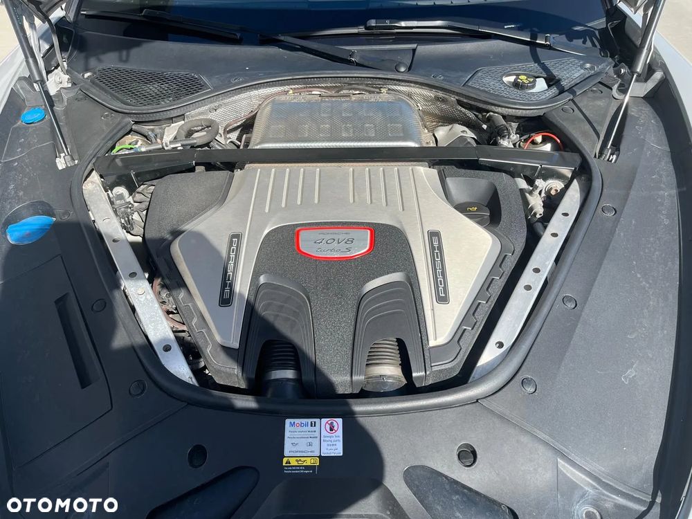 Porsche Panamera Turbo S - 12