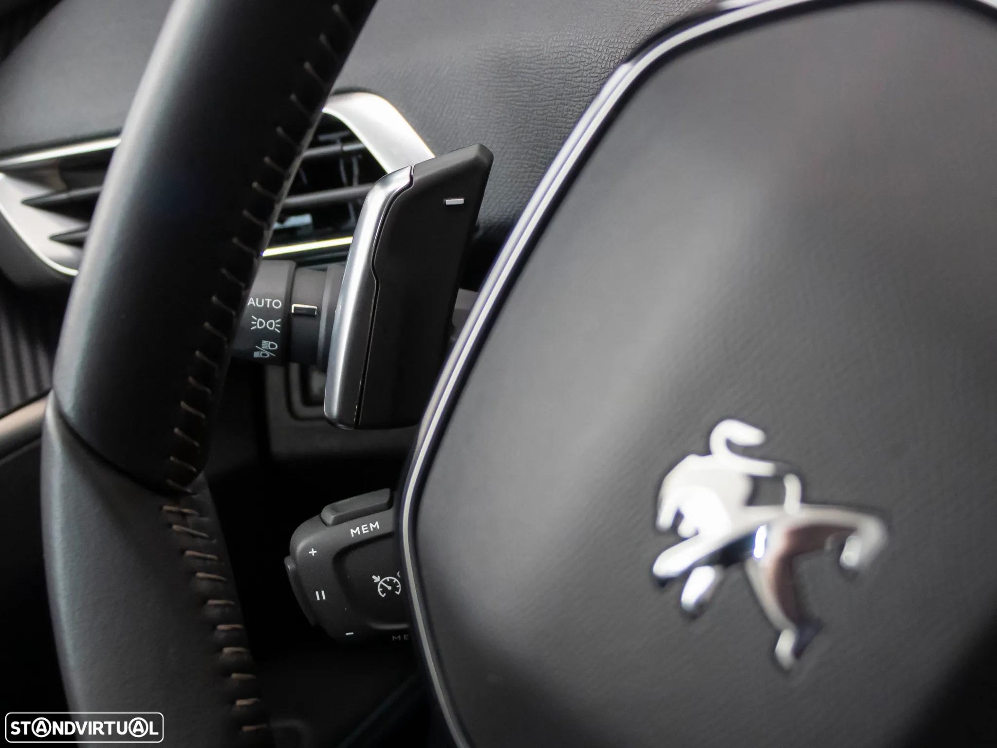 Peugeot 5008 1.2 PureTech Allure EAT8 - 23