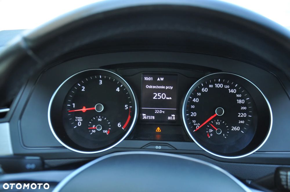 Volkswagen Passat 2.0 TDI SCR Comfortline - 10