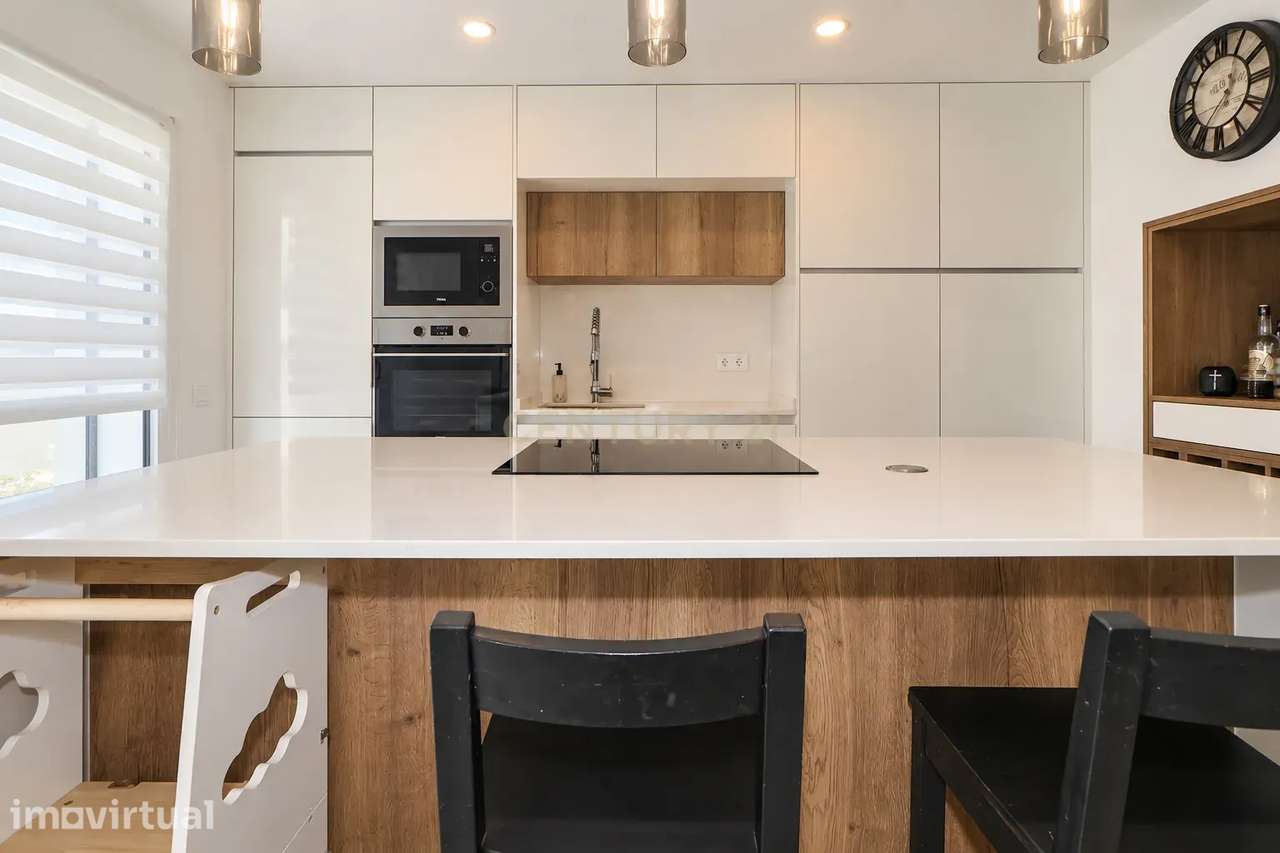 Moradia T3+1 Totalmente Remodelada e com Piscina | Alto do Moinho | Co - Grande imagem: 4/45