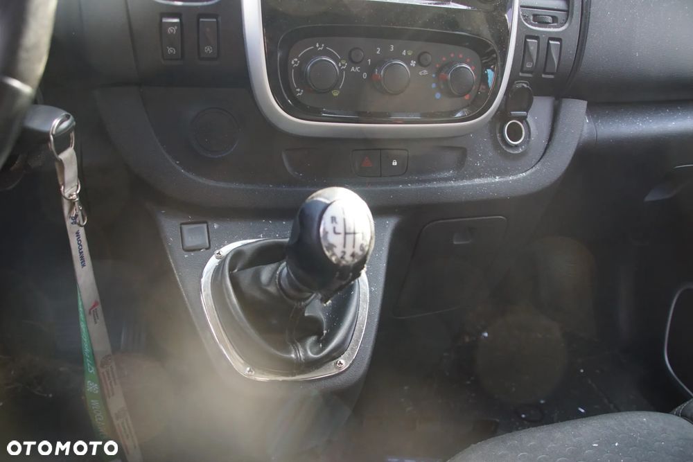 Auto na części - Opel Vivaro B 1.6 CDTI BiTurbo 146 KM R9M452 PF6050 L41R 2018R Silnik Skrzynia Drzwi Zderzak Błotnik Lampa Lusterko Klamka Szyba Deska Kokpit Sterownik Moduł Czujnik Licznik Wyświetlacz Panel Kierownica - 13