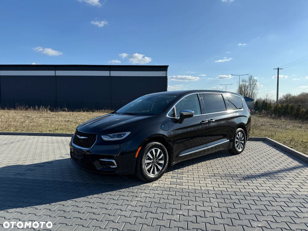 Chrysler Pacifica - 2