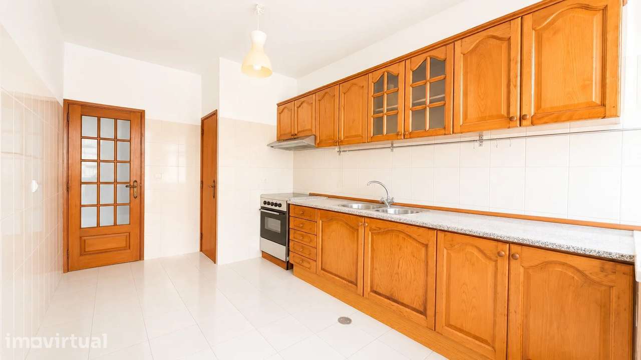 Arrendamento | Apartamento T3 com Garagem no Centro de Ponte da Barca - Grande imagem: 2/20
