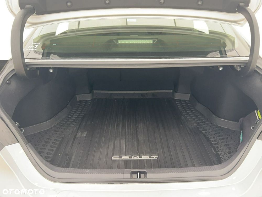 Toyota Camry - 11