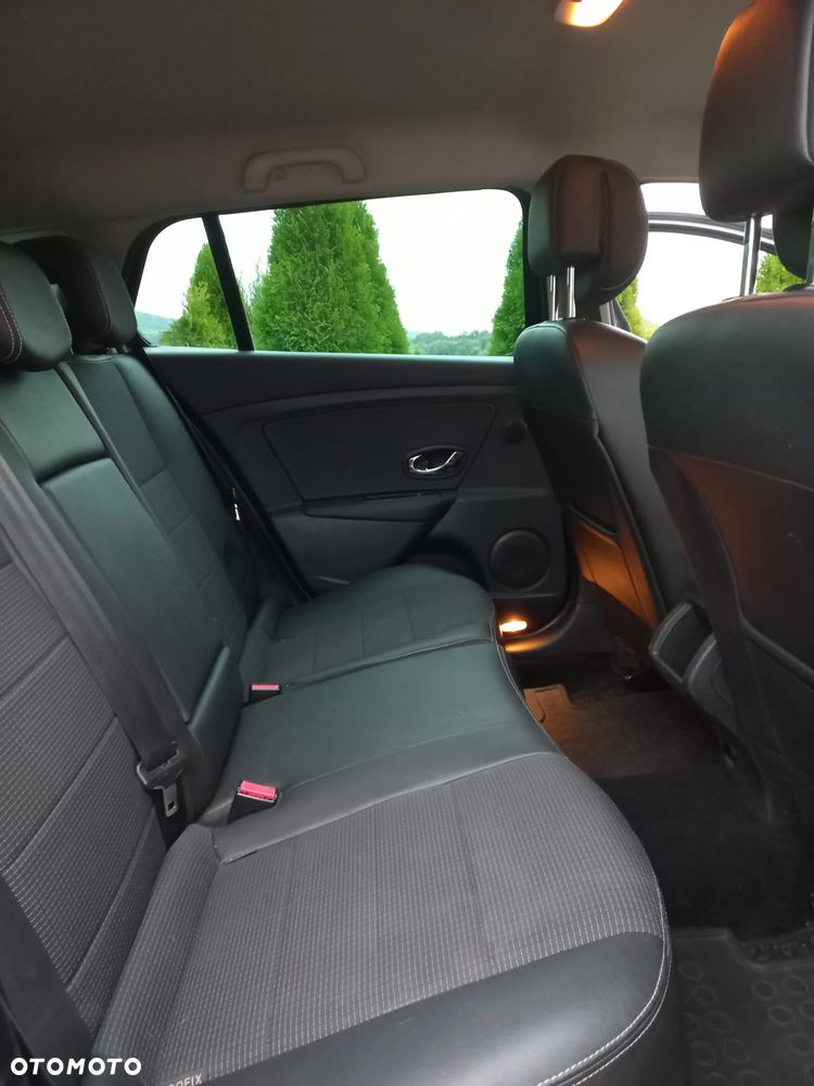 Renault Megane TCe 180 GT - 12