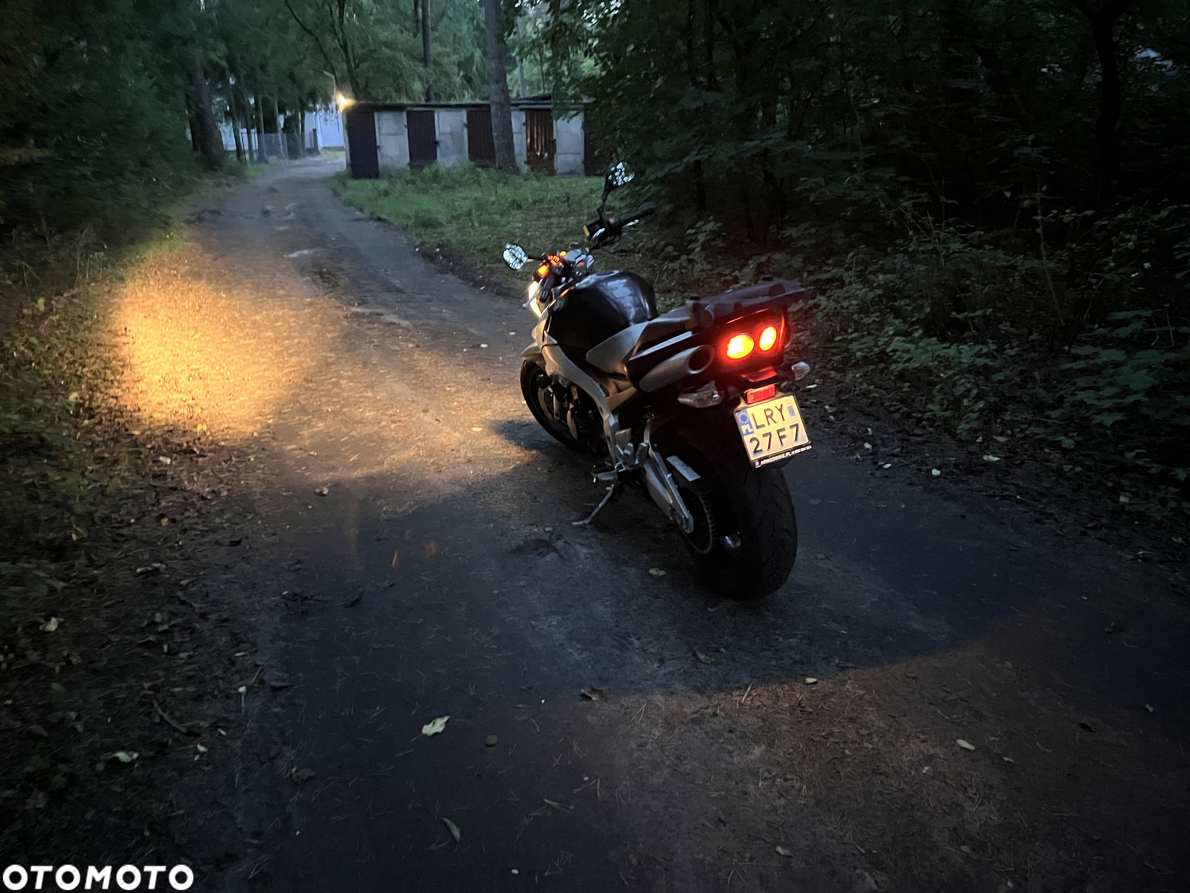 Suzuki GSR - 11