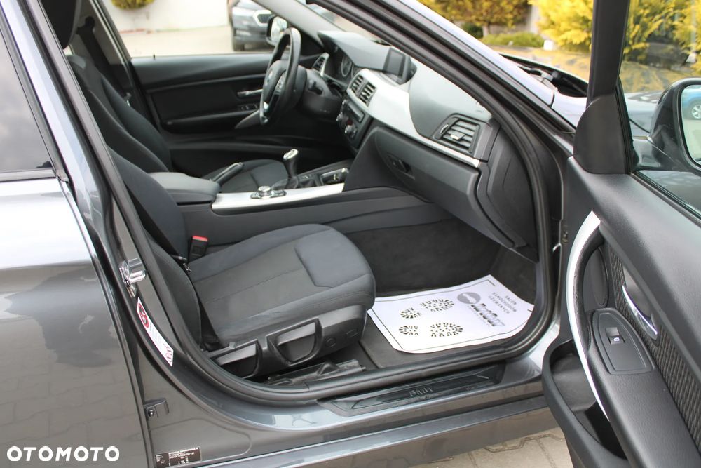 BMW Seria 3 320d DPF Edition Fleet Sport - 29