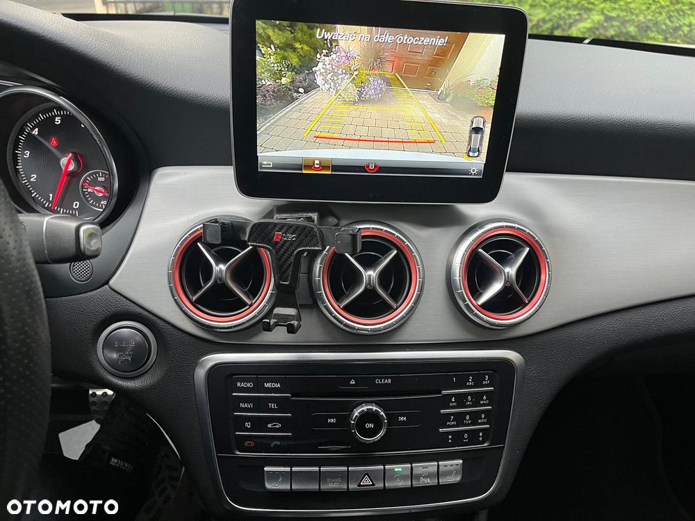 Mercedes-Benz CLA 200 7G-DCT - 17