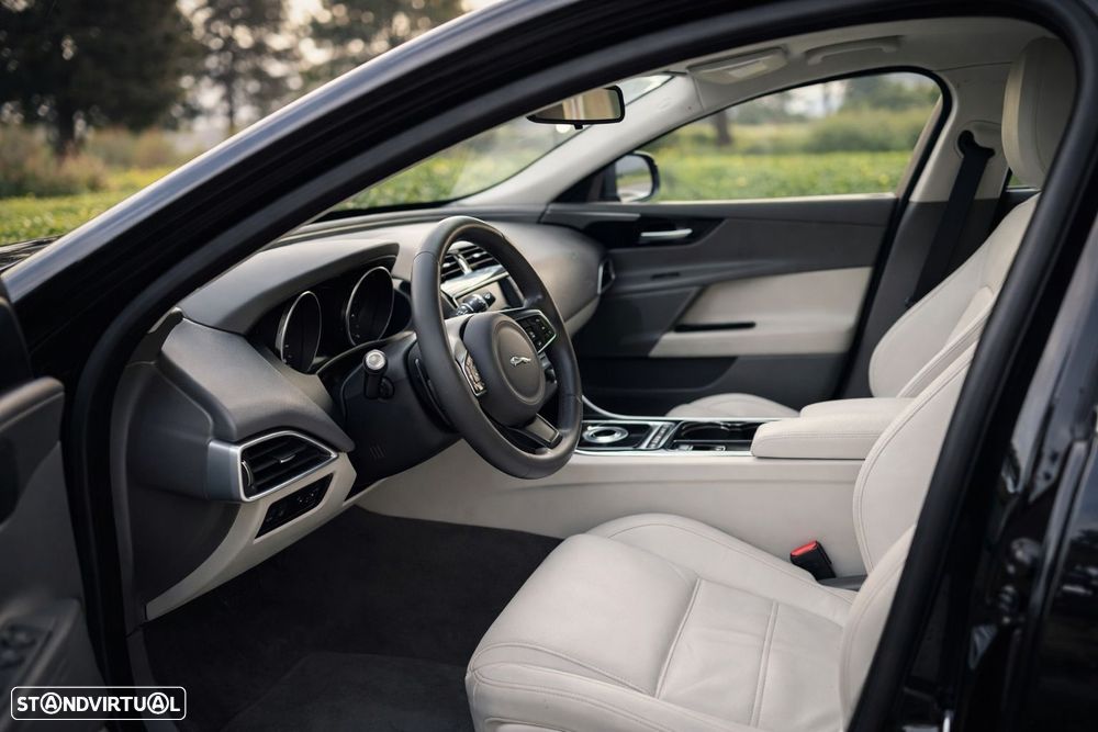 Jaguar XE 2.0 D Prestige AWD Aut. - 3