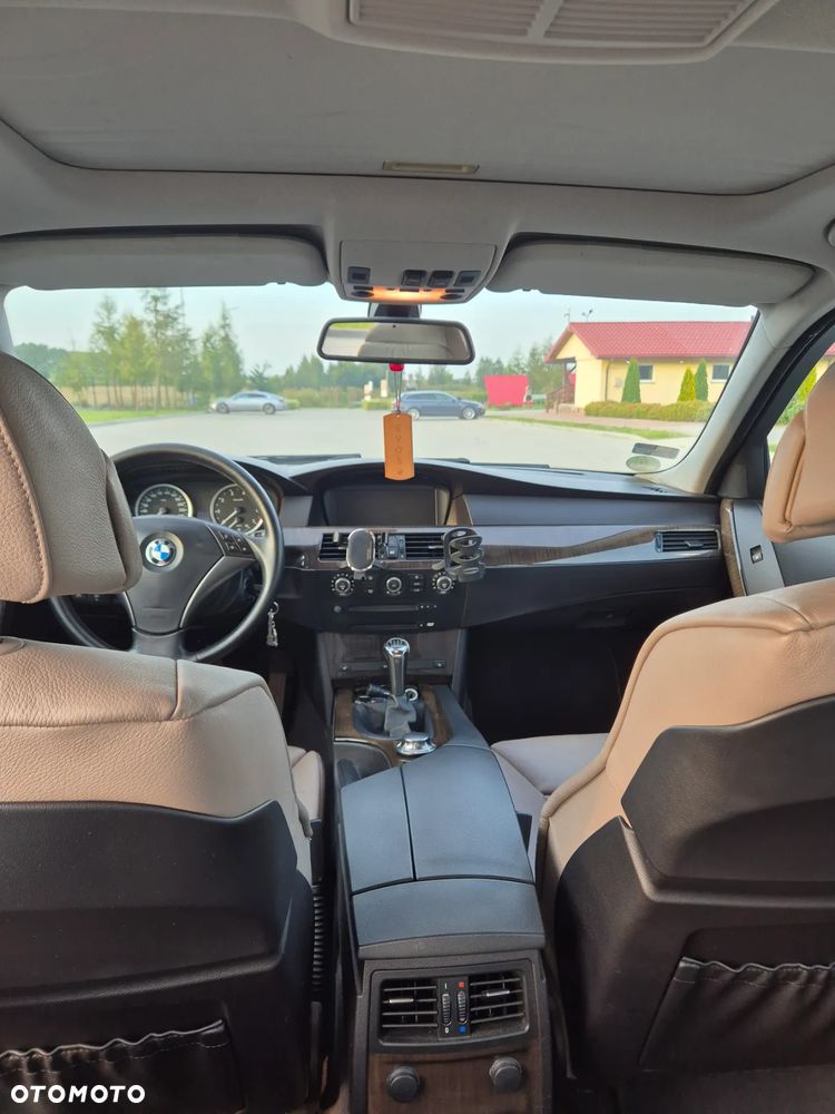 BMW Seria 5 545i - 8