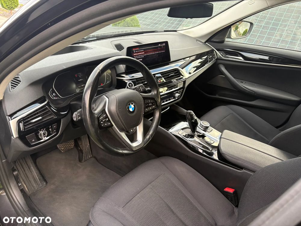 BMW Seria 5 520d Touring Luxury Line - 10