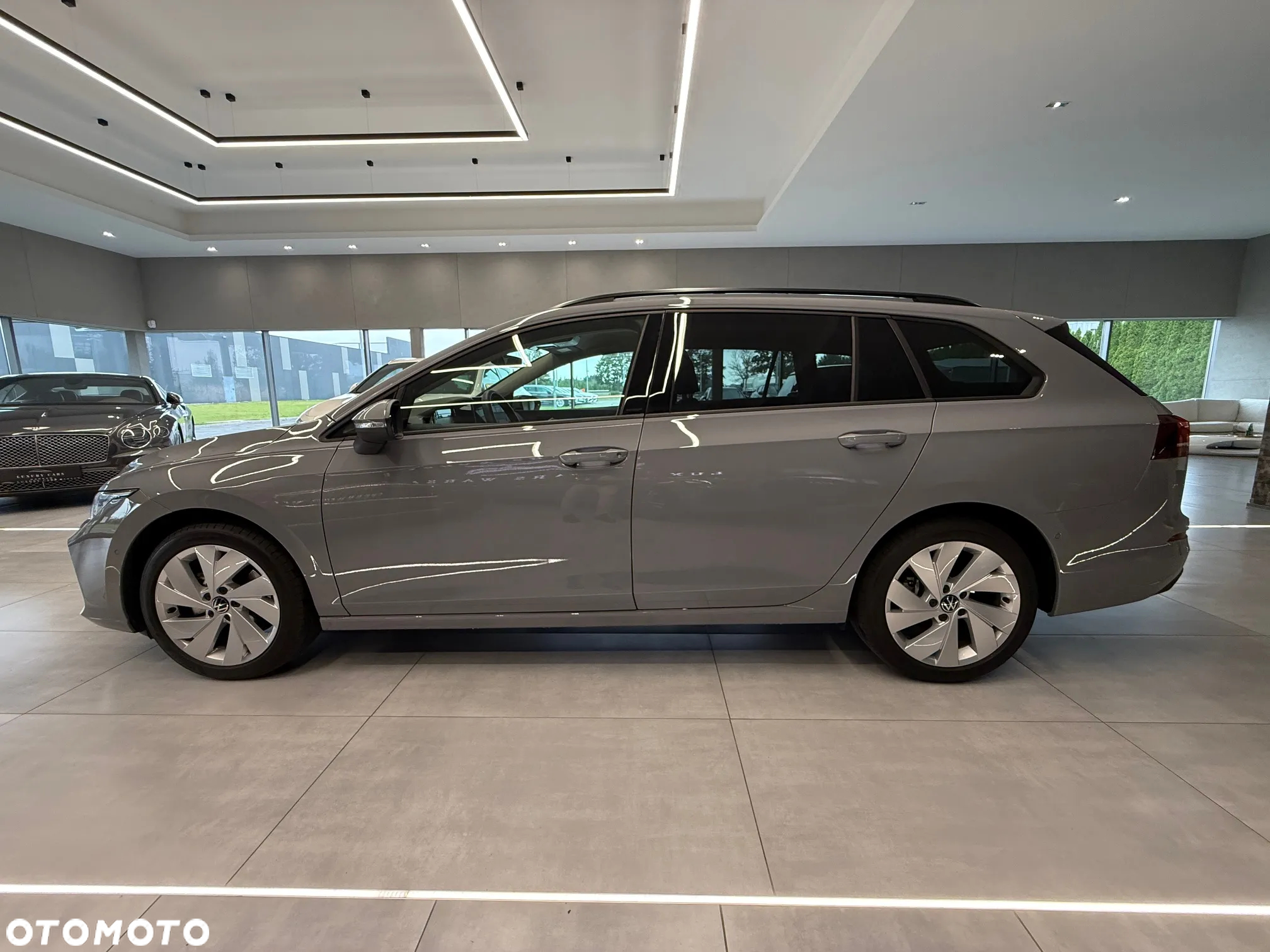Volkswagen Golf - 6