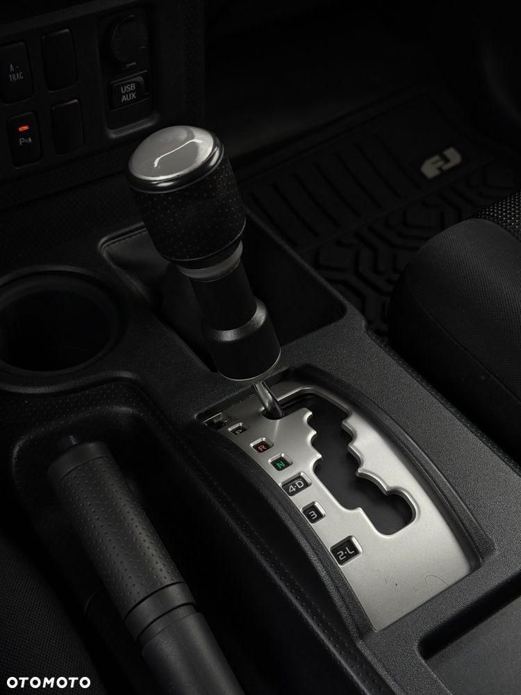 Toyota FJ 2011