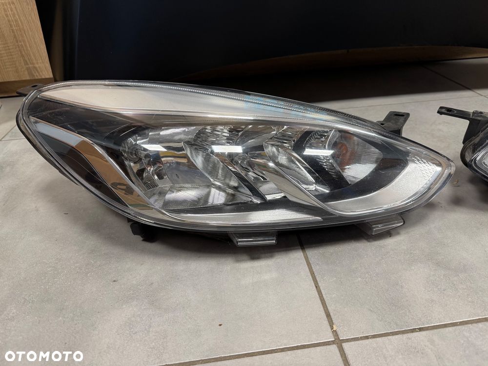 Ford Fiesta mk8 maska przód reflektor - 4