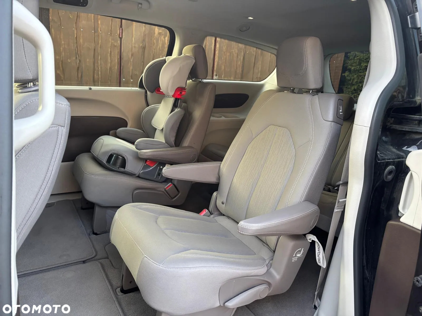 Chrysler Pacifica - 11