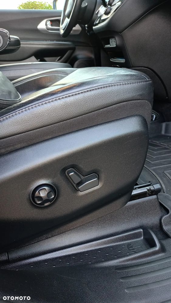 Chrysler Pacifica - 34