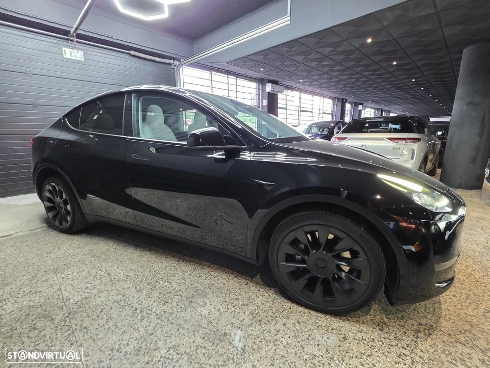 Tesla Model Y Long Range Dual Motor AWD - 2