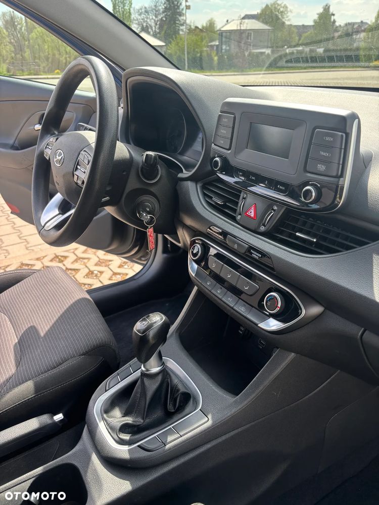 Hyundai i30 1.5 DPI Classic + - 15
