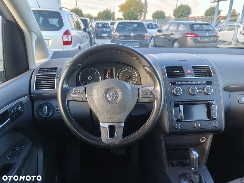 Volkswagen Touran - 17