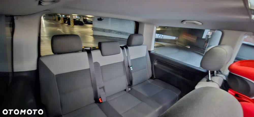 Volkswagen Multivan - 12