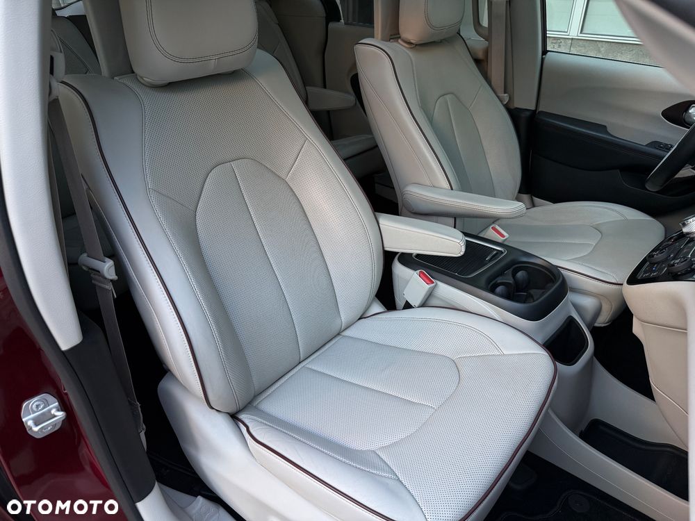 Chrysler Pacifica - 23