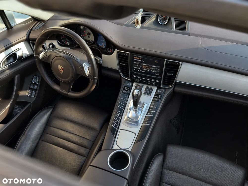 Porsche Panamera GTS - 27