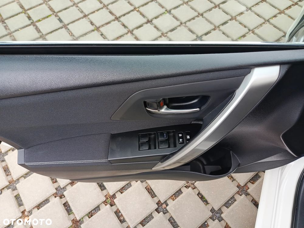 Toyota Auris 1.8 HSD Luna - 26