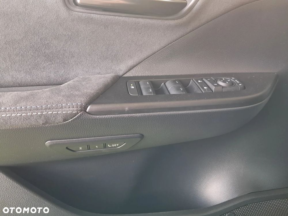 Toyota C-HR 2.0 PHEV Dynamic Force Executive - 23