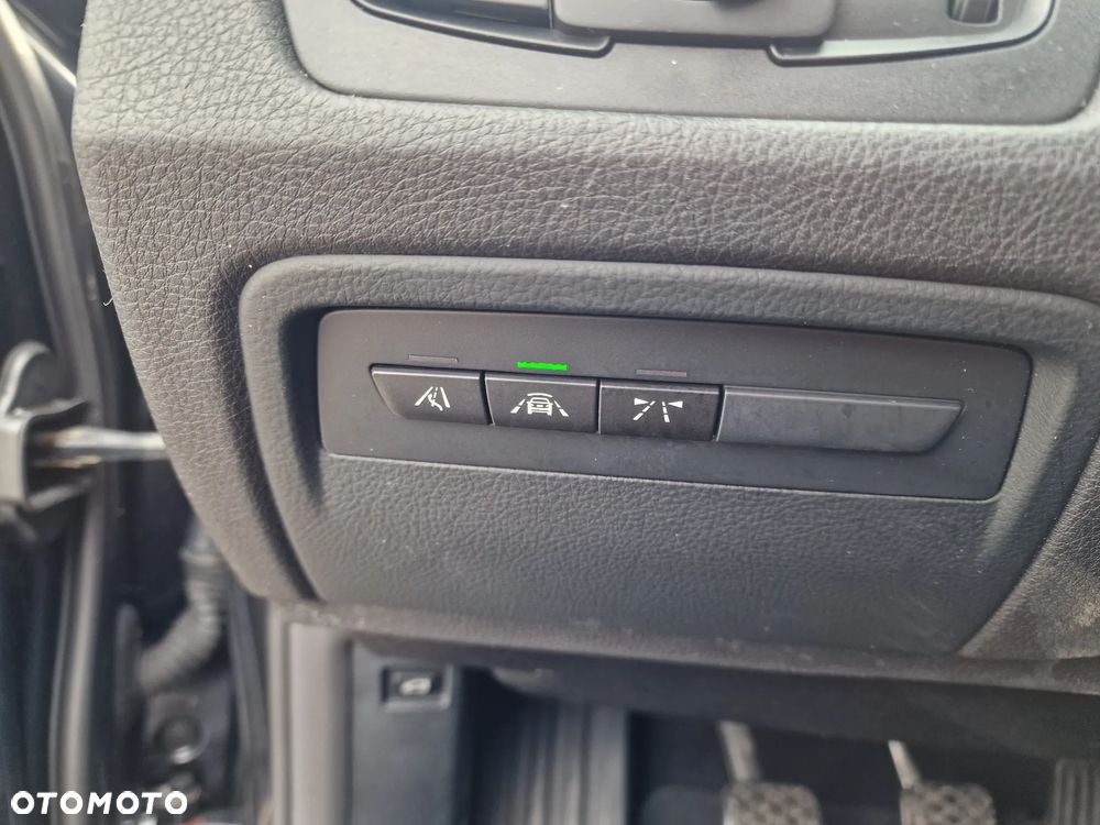 BMW Seria 3 318d xDrive Luxury Line - 31