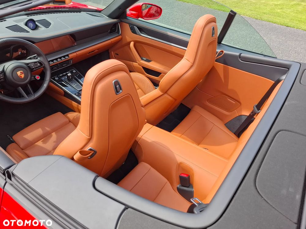 Porsche 911 Carrera 4S - 16