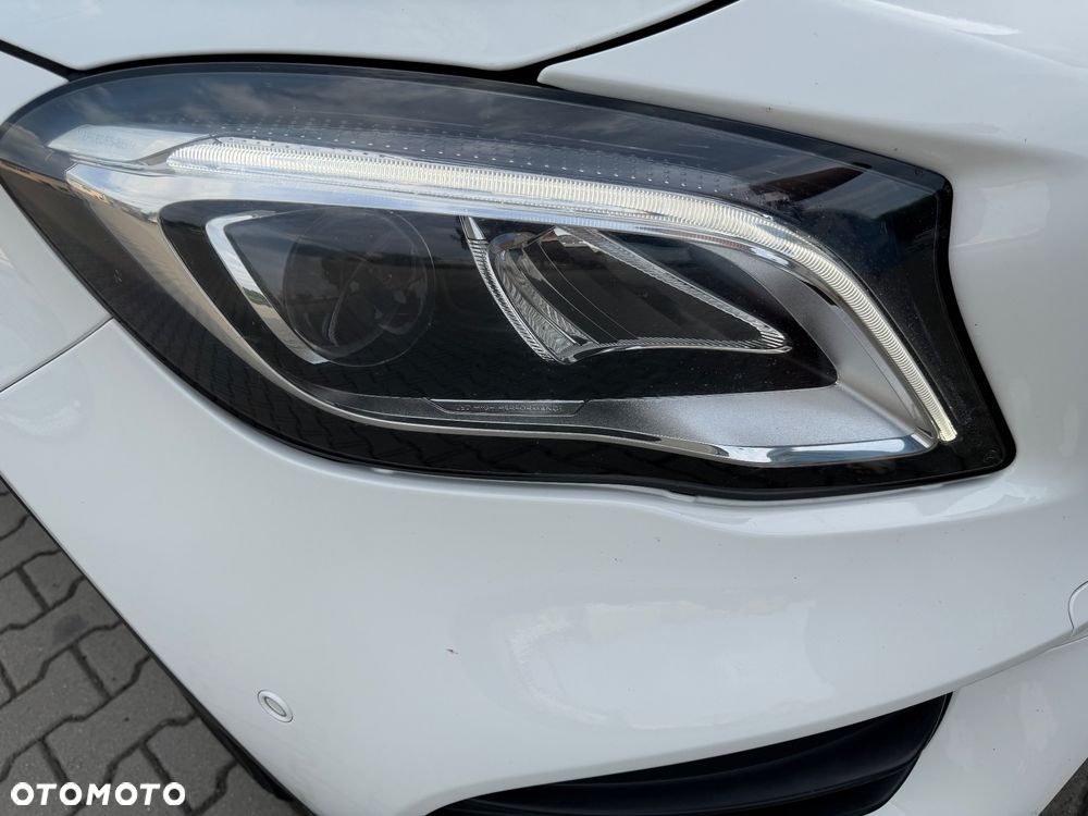 Mercedes-Benz GLA 200 7G-DCT - 11