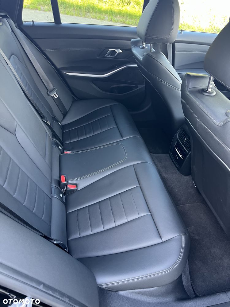 BMW Seria 3 320d mHEV M Sport - 16
