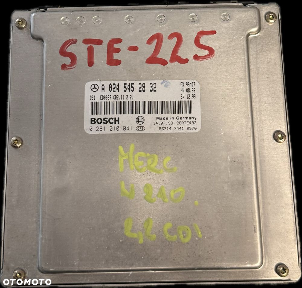 Sterownik KOMPUTER SILNIKA ECU Mercedes Benz A0245452832 - 1